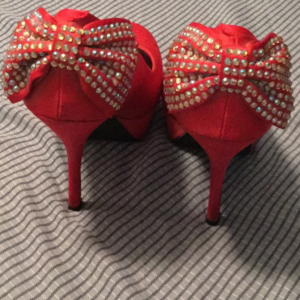 Red Pumps - Picture 3 of 8